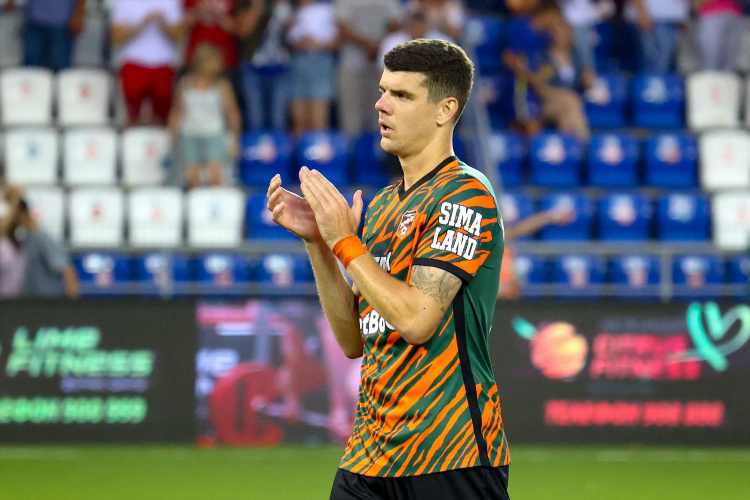 Смотреть около футбола